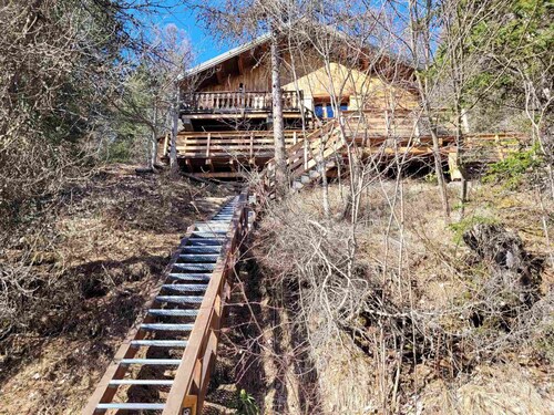 Rustic chalet in Pra-Loup for 10, large terrace & equipped kitchen