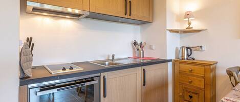 Køleskab, ovn, kogeplade, opvaskemaskine