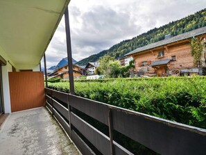 Property grounds - Morzine: Apartment for 8 with parking and WIFI near the center (Morzine)