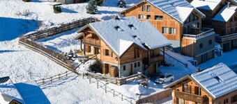 Cozy 4* chalet near slopes with parking and wifi for 14 guests