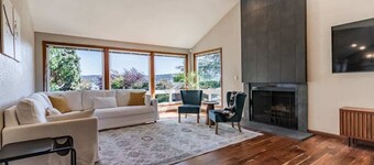 PNW Contemporary Retreat near Lake Sammamish