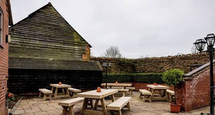 The Olde Coach House Inn