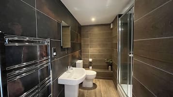 Comfortable Room | Bathroom | Free toiletries, hair dryer, towels, toilet paper