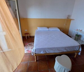 4 bedrooms, bed sheets