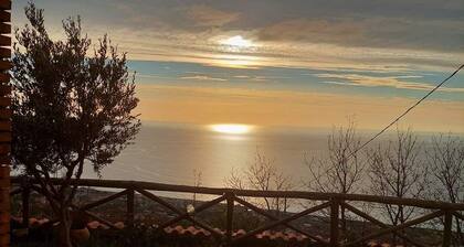 The Valley of the Cherries is a farmhouse that overlooks the sea