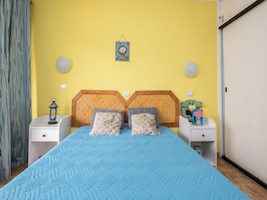 1 habitación, tabla de planchar con plancha, wifi gratis y ropa de cama 