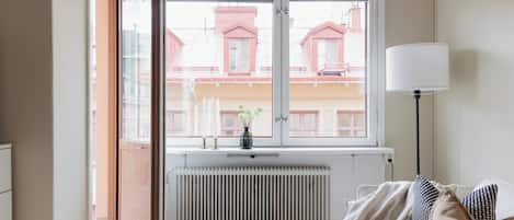 Apartment, 1 Bedroom, City View | Living area