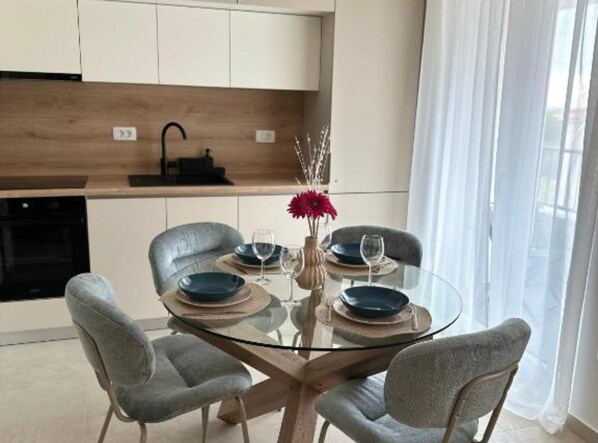 냉장고, 조리 도구/접시/주방 기구