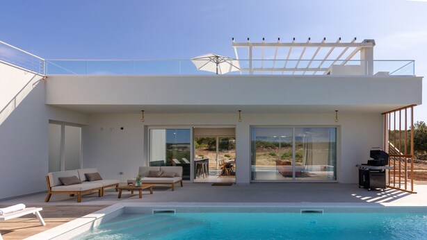 A modern house with a swimming pool, outdoor seating, and a pergola. - Villa Santa Lucia (Sveti Filip i Jakov)