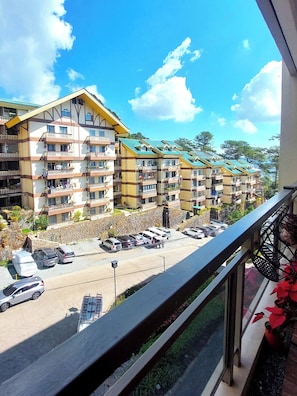 View from property - Serene Premier Cozy Condo With Balcony, 2BR Parking Outlook Drive Baguio (Baguio)