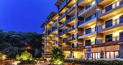 Serene Premier Cozy Condo With Balcony, 2BR Parking Outlook Drive Baguio