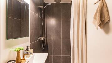 Apartment, 3 Bedrooms | Bathroom