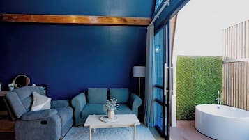 Superior Suite | Woonruimte | Een 40-inch lcd-televisie met kabelzenders