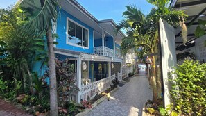 Skrivebord, wi-fi (inkludert) og sengetøy