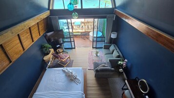 Royal Suite With Sea View | Desk, free WiFi, bed sheets