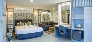 Escritorio, wifi gratis y ropa de cama 