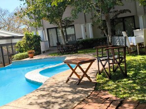 Chambre, 1 chambre, fumeur, balcon | Piscine