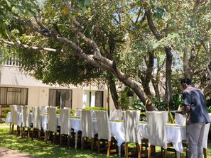 Outdoor dining - Room in Lodge - Luxury Suite in Zambezi Boutique Lodge 7 Free Tour Availaible (Victoria Falls)