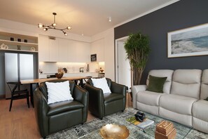 Apartment, 2 Bedrooms, Accessible, Balcony | Living room