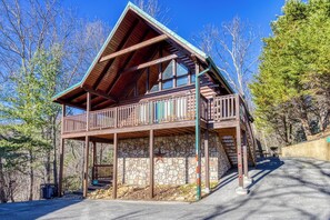 Exterior - Cookies Cabin | 2BR + Game Room | Hot Tub | Mountain Views | Near Gatlinburg (Gatlinburg)