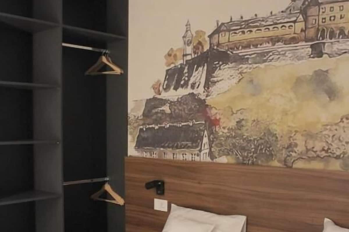 Standardværelse med 2 enkeltsenge | Premium-sengetøj, senge med madrasser af memory foam, skrivebord