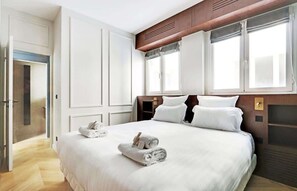 1 dormitorio, tabla de planchar con plancha, cuna de viaje y wifi