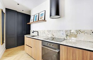 Kühlschrank, Ofen, Herdplatte, Geschirrspüler