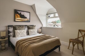 2 bedrooms, iron/ironing board, WiFi, bed sheets - Robins Nest, The Old Bank House (Ambleside)