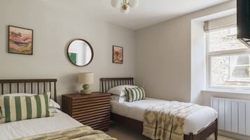 2 chambres, fer et planche à repasser, lit parapluie, Wi-Fi gratuit