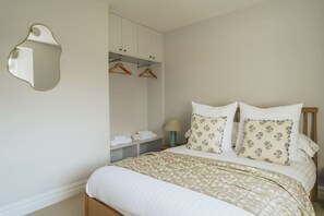 2 bedrooms, iron/ironing board, travel cot, free WiFi