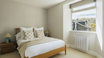 2 habitaciones, tabla de planchar con plancha y cuna de viaje