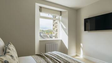 2 bedrooms, iron/ironing board, travel cot, free WiFi