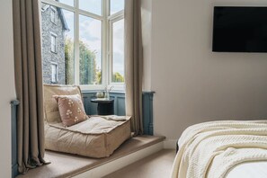 2 bedrooms, iron/ironing board, travel cot, WiFi