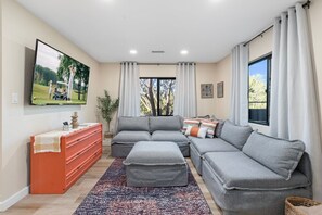 Smart TV, fireplace