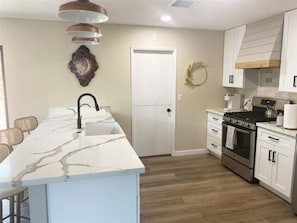 Fridge, microwave, oven, stovetop - Red Rock Serenity:Tranquil Retreat,Hot Tub,BBQ&NEW (Sedona)