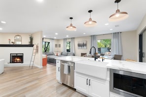 Interior - Red Rock Serenity:Tranquil Retreat,Hot Tub,BBQ&NEW (Sedona)