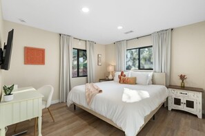 3 bedrooms, desk, iron/ironing board, travel cot