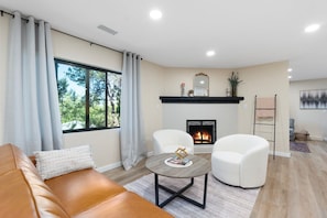 Smart TV y chimenea