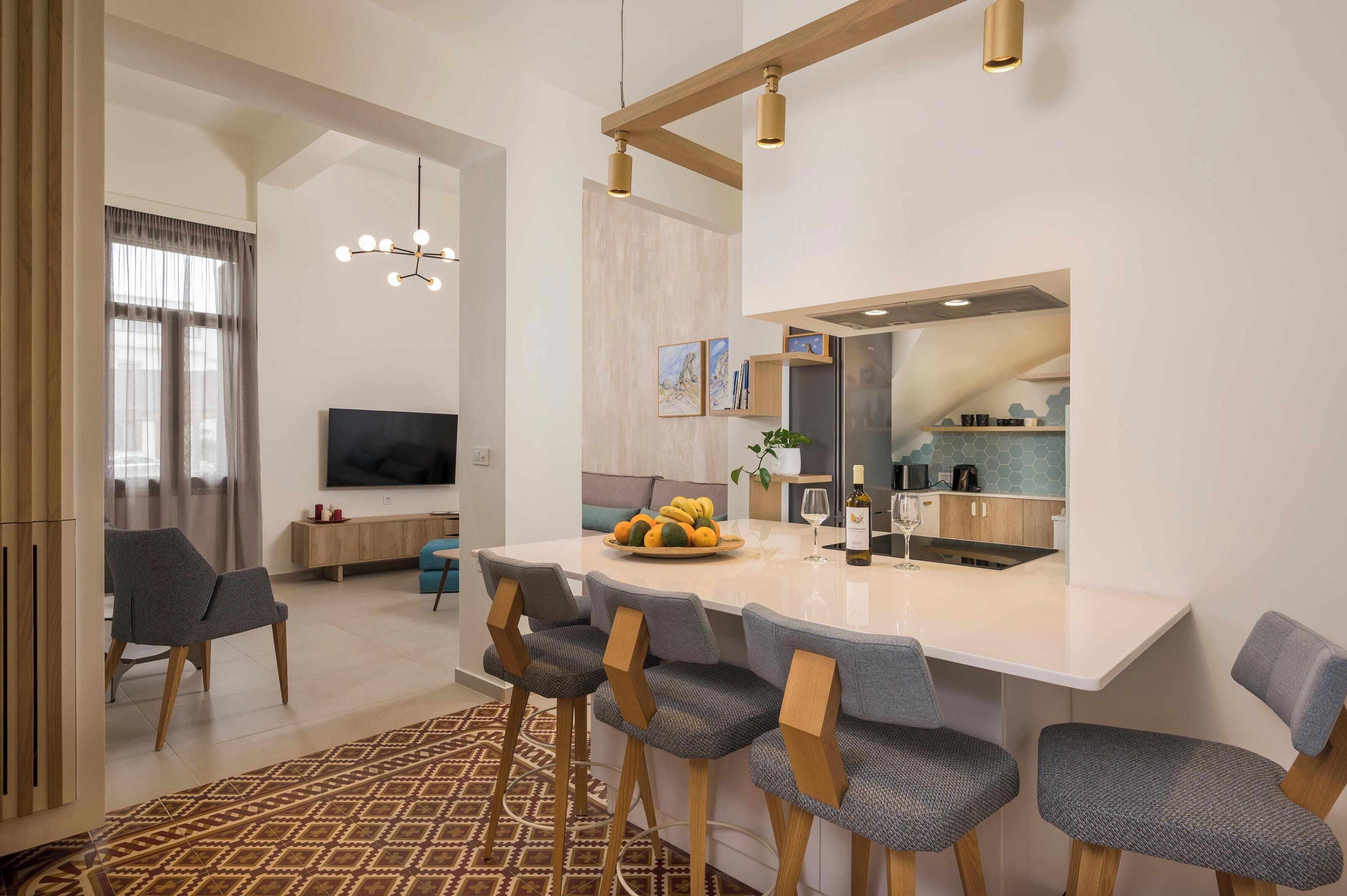 House, City View | In-room dining