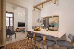 Hus, byutsikt | Spiseområde på rommet