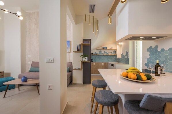 Ferienhaus, Stadtblick | Essbereich im Zimmer
