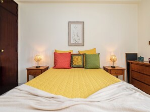 1 habitación, tabla de planchar con plancha, wifi y ropa de cama 