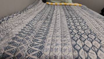 5 bedrooms, WiFi, bed sheets