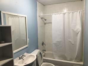 Dusche, Handtücher, Seife, Toilettenpapier