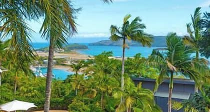 Oasis 28, Oasis 28 on Hamilton Island
