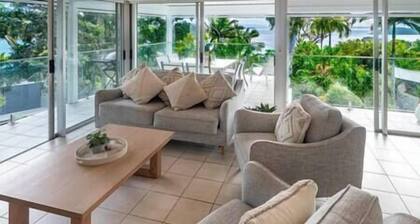 Oasis 28, Oasis 28 on Hamilton Island