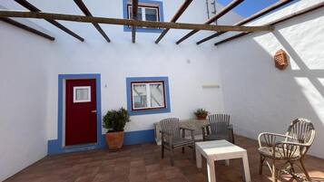 Suite 07 | Outdoor dining