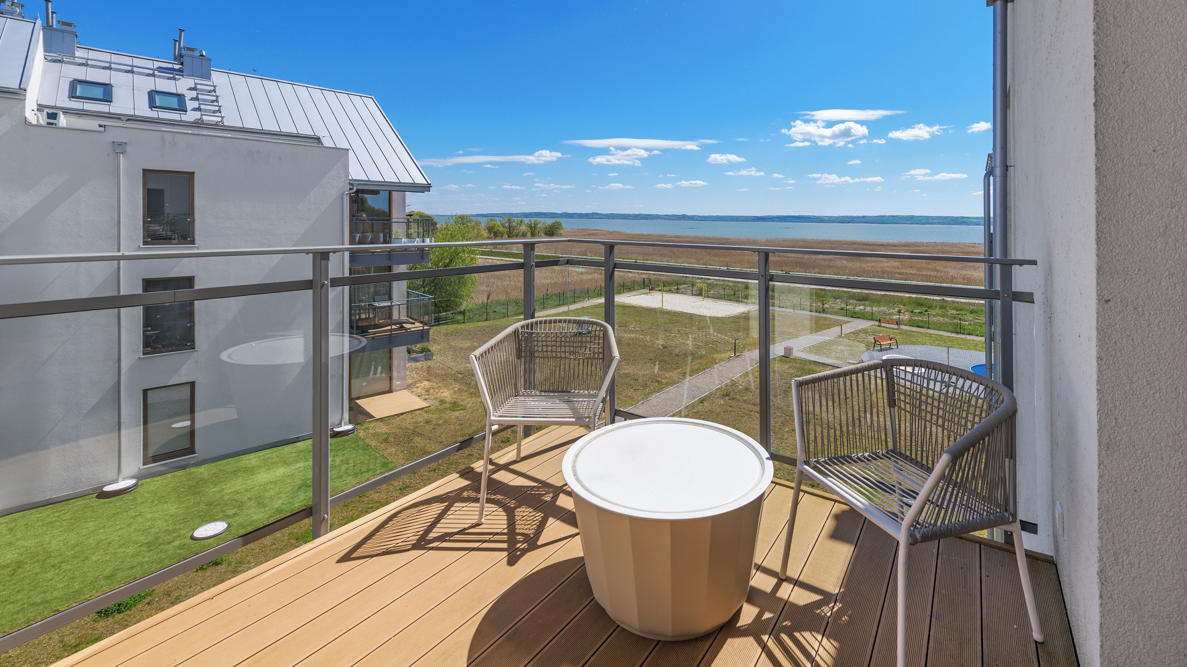 Căn hộ (B 28) | Ban công