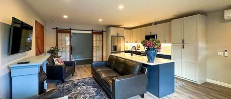 Televisión y chimenea