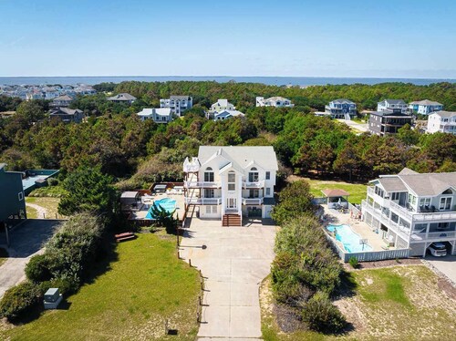 Whalehead Adventure With Ocean Views, Pool, Spa